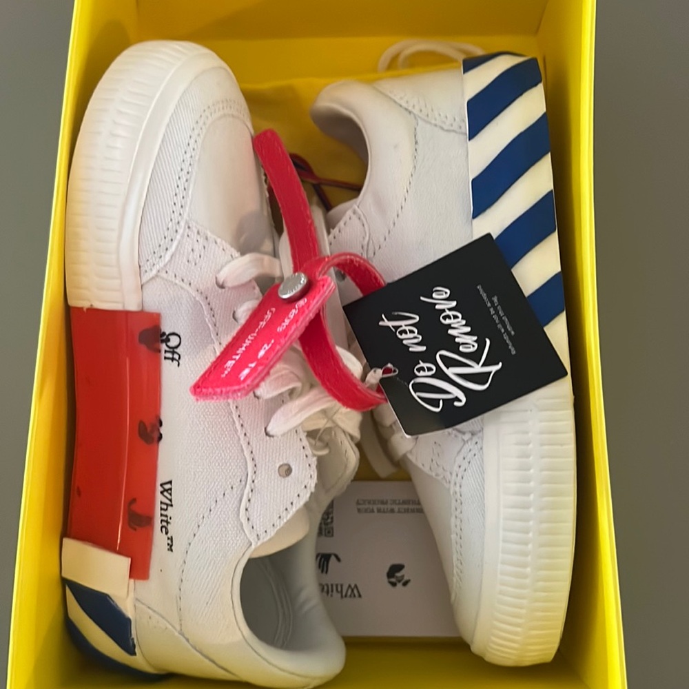 Off-White in box 📦 white & blue (unisex ) size 29